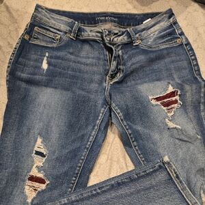 Like New Women's MAURICES Distressed Jeans
